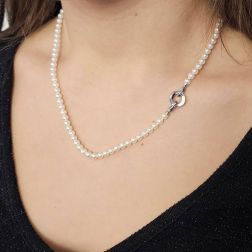 Collana Perle Akoya 4mm chiusura tonda incavata in Oro Bianco foto indossata