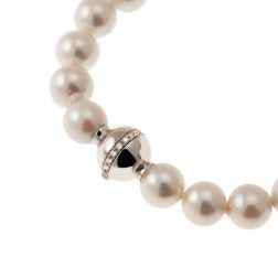 Collana Perle Akoya chiusura a Sfera in Oro Bianco e 18 Diamanti