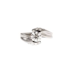 Anello Solitario Contornato "Louvre" doppio Diamante in Platino