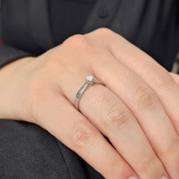 Solitario Band Diamante 0.19ct GIA foto indossata