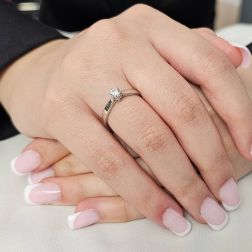 Solitario Band in Platino Diamante 0.29ct GIA foto indossata