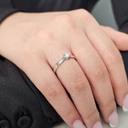 Solitario Band in Platino Diamante 0.29ct GIA foto indossata