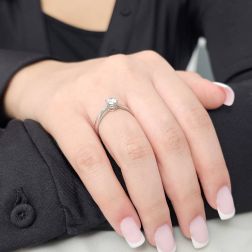 Solitario Band in Platino Diamante 0.47ct GIA foto indossata