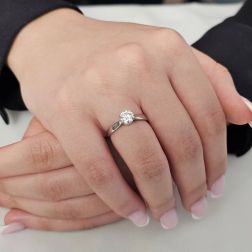 Solitario Band in Platino Diamante 0.70ct GIA foto indossata