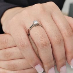 Solitario Band in Platino Diamante 0.70ct GIA foto indossata