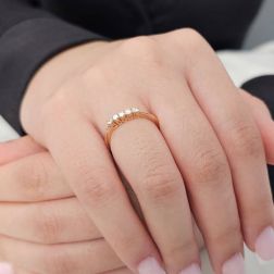 Veretta 5 Diamanti - Larghezza 2.7mm - Oro Rosa foto indossata