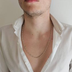 Collana 60cm Catena a molla e freccia alternata Oro Bianco foto indossata