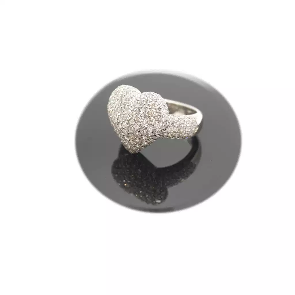 Heart ring with White Diamonds in White 18kt gold