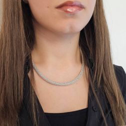 Girocollo Semirigido 43cm maglia Coreana in Oro Bianco foto idossata