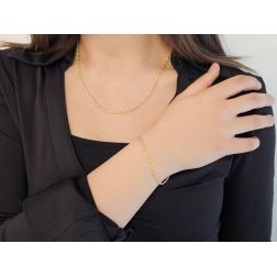Collana Girocollo 45cm Infinito a filo Pieno in Oro Giallo foto indossata