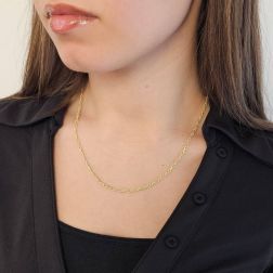 Collana Girocollo 45cm Infinito a filo Pieno in Oro Giallo foto indossata