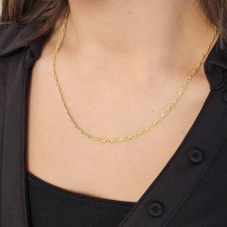 Collana Girocollo 45cm Infinito a filo Pieno in Oro Giallo foto indossata