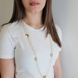 Photo of worn Laccio Necklace 93cm Chain Circles with Polished and Satin Plates