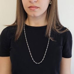 Collana Laccio 70cm Treccia alternata a Occhielli in Oro Bianco foto indossata