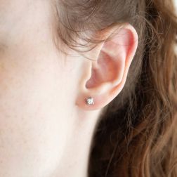 Photo of worn SINGLE Earring Solitaire Sparkle Diamond 0.16ct