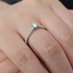 Photo of worn Solitaire "Bridge" 0.30ct GIA Diamond Platinum Signature Edge