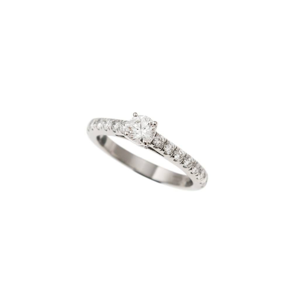 Solitario "Bridge" Diamante GIA da 0.38ct Contorno Griffato Platino