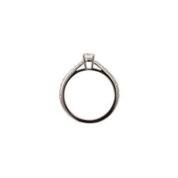 Solitario "Bridge" Diamante GIA da 0.38ct Contorno Griffato Platino