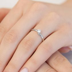 Photo of worn Solitaire "Love Panarea" GIA Diamond 0.20ct Platinum