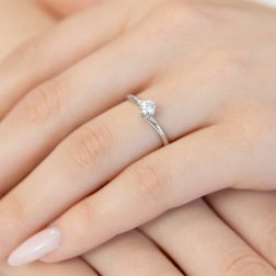 Solitario "Love Panarea" Diamante GIA da 0.30ct Platino foto indossata