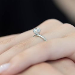Photo of worn Solitaire "Love Panarea" GIA Diamond 0.70ct Platinum