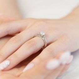 Solitario "Blossom" Diamante GIA da 1.00ct Platino foto indossata