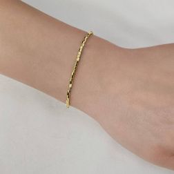 Bracciale/Cavigliera Tubetti ottagonali oro giallo. foto indossata