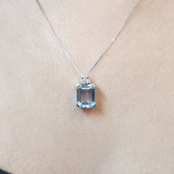 Ciondolo Acquamarina ottagonale 10mm x 8mm e 3 Diamanti foto indossata