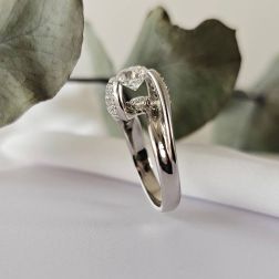 Anello Solitario Contornato "Louvre" doppio Diamante in Platino