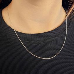 Collana Rolò ovale 45cm x 1.10mm - Platino indossata