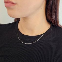 Photo of worn Platinum Oval Rolò chain necklace 45cm x 1.30mm