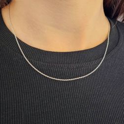 Collana Rolò ovale 45cm x 1.30mm - Platino indossata