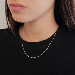 Collana Spiga squadrata 45cm x 1.20mm - Platino indossata