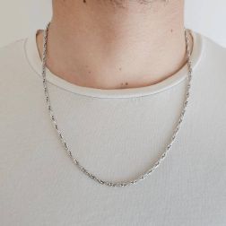 Collana 55cm a catena tubolare tipo spago semirigida Oro Bianco indossata