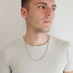 Collana 55cm a catena tubolare tipo spago semirigida Oro Bianco indossata