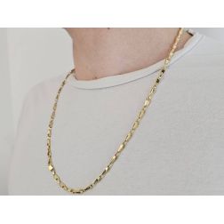 Collana 61cm Chicchi a Trapezi Oro Giallo indossata