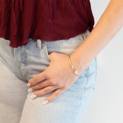 Bracciale Rigido Freccia con Zirconi foto indossata