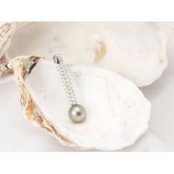 Navette Design Pendant with 33 Diamonds and Tahitian Pearl