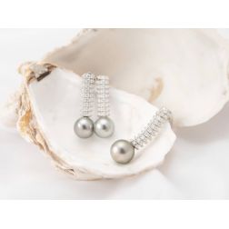 Navette Design Pendant with 33 Diamonds and Tahitian Pearl