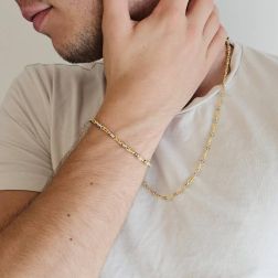 Bracciale Tubolare Occhio di pernice tonda rigata in Oro Giallo alternata con 2 occhielli in Bianco foto indossata