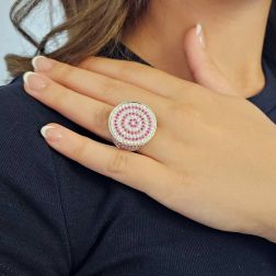 Foto Indossata Anello Design a Spirale con Rubini e Diamanti foto indossata