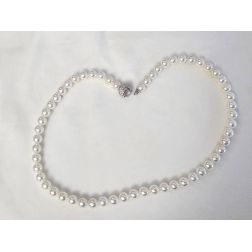 Collana Perle Akoya chiusura Gancio Tondo con Zaffiri Blu e Diamanti