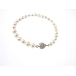 Pearl Bracelete with sparkle ball clasp in 18kt white gold