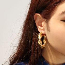 Photo of worn Oval torchon hoops earrings in yellow gold