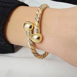 Photo of worn Rigid bracelet spiral with 2 spheres in yellow, white and rose gold
