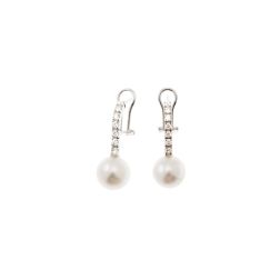 Tennis-style earrings with 14 diamonds and Australian pearls