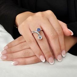 Anello Steli toni di Blu Acquamarina e Zaffiro Blu foto indossata