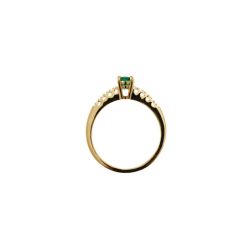 Solitaire Ring with Oval Emerald and 8 Diamonds