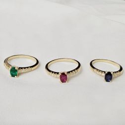 Anelli Solitari con Zaffiro Blu, Smeraldo e Rubino Ovale e 8 Diamanti