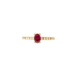 Anello Solitario con Rubino Ovale e 8 Diamanti